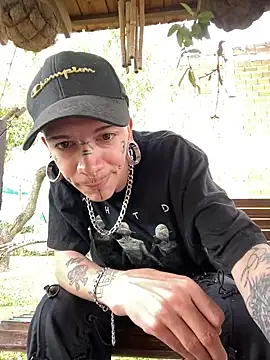 Snapshot of Seebohm1111 chatting on 12-21-24, 03:53 Seebohm1111 online show from 12-21-24, 03:53