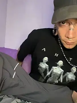 Snapshot of Seebohm1111 chatting on 01-19-25, 01:00 Seebohm1111 online show from 01-19-25, 01:00