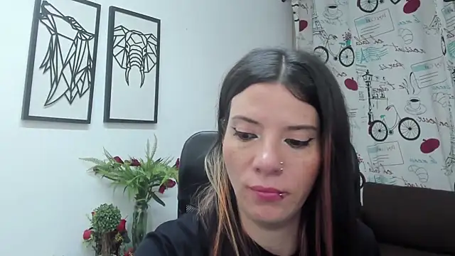 DanaaRey online show from 11-05-25, 04:18