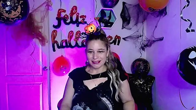 AuroraRojas online show from 10-21-25, 02:34