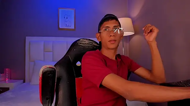 Nick Collins18 online show from 04-21-26, 09:50