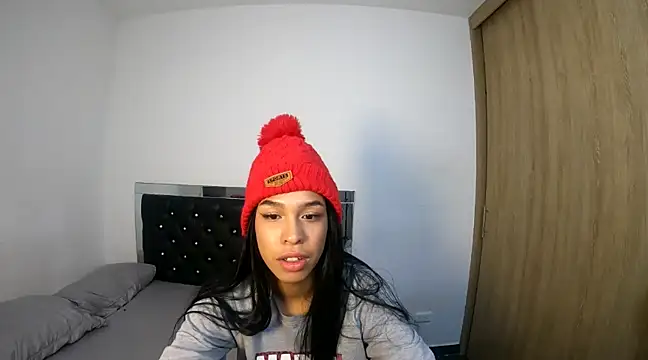 hot quenn online show from 12-30-24, 02:09