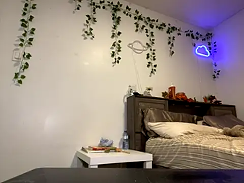 Kittyymaze1 online show from 10-15-25, 02:06