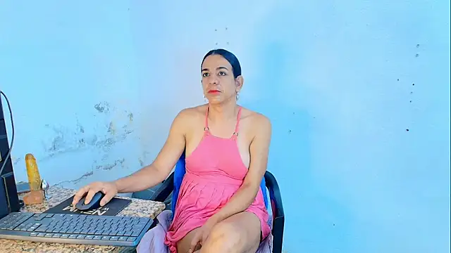 Oh Tique online show from 03-17-26, 01:03