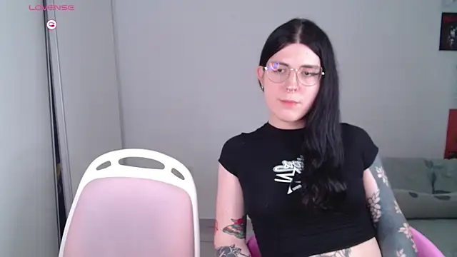 Snapshot of chloe_levine chatting on 08-04-26, 10:56 chloe levine online show from 08-04-26, 10:56