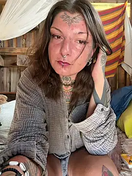 Snapshot of lizzardqueeen chatting on 07-20-26, 03:14 lizzardqueeen online show from 07-20-26, 03:14
