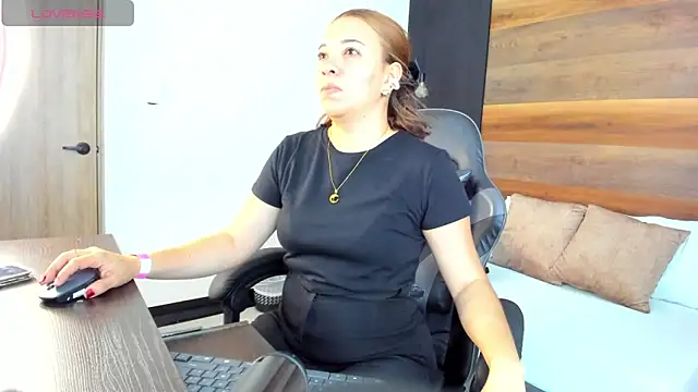 Snapshot of alma_fenix chatting on 09-22-25, 12:18 alma fenix online show from 09-22-25, 12:18