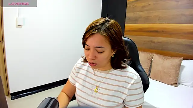 Snapshot of alma_fenix chatting on 09-23-25, 12:30 alma fenix online show from 09-23-25, 12:30