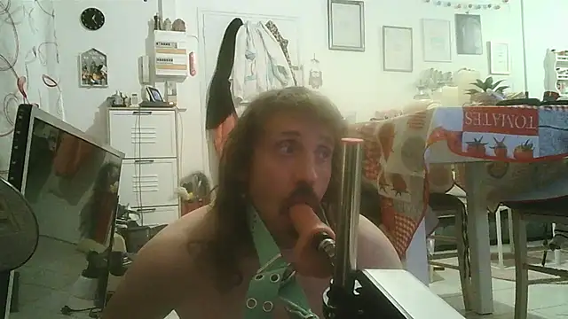 cyril020202 online show from 10-23-25, 11:42