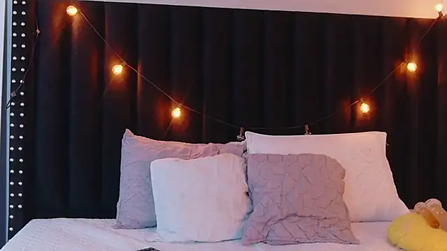 hotlatinateacher online show from 11-13-25, 07:02