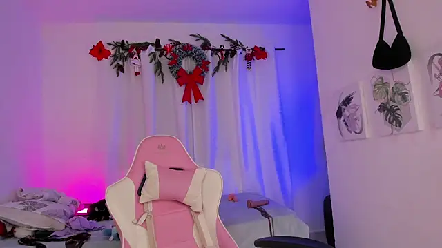 Snapshot of Lia_Petite1 chatting on 02-19-25, 05:27 Lia Petite1 online show from 02-19-25, 05:27