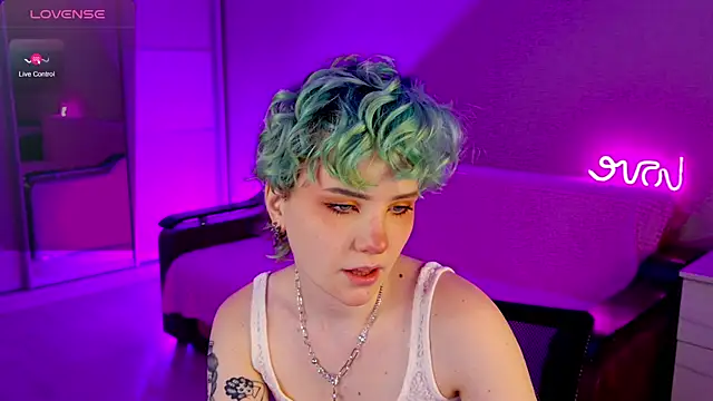 School Love online show from 01-05-25, 01:15