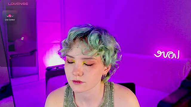 School Love online show from 01-30-25, 04:24