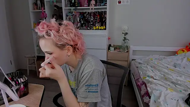 Snapshot of School_Love chatting on 11-21-25, 07:07 School Love online show from 11-21-25, 07:07