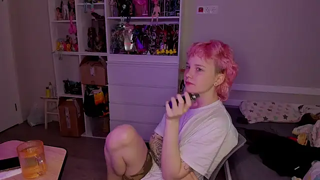 Snapshot of School_Love chatting on 12-15-25, 07:12 School Love online show from 12-15-25, 07:12