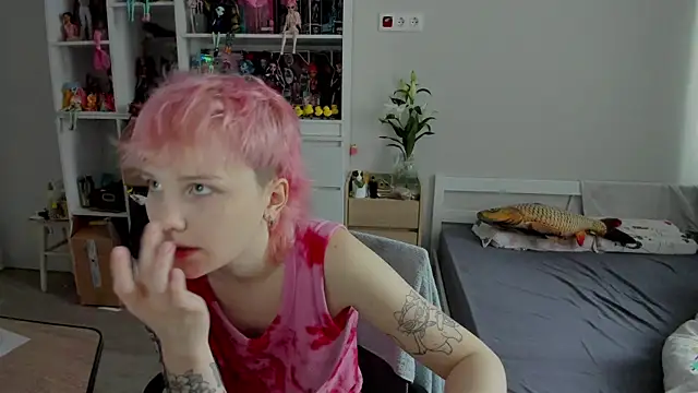 Snapshot of School_Love chatting on 12-17-25, 07:03 School Love online show from 12-17-25, 07:03