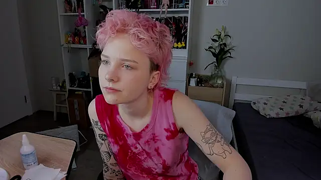 Snapshot of School_Love chatting on 12-18-25, 07:14 School Love online show from 12-18-25, 07:14