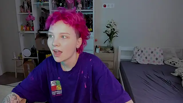 Snapshot of School_Love chatting on 12-19-25, 07:15 School Love online show from 12-19-25, 07:15