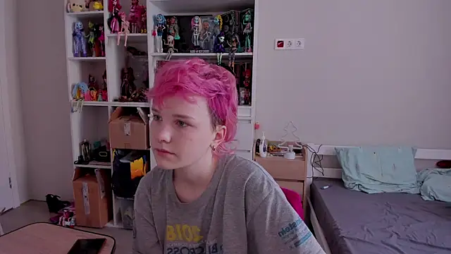 Snapshot of School_Love chatting on 01-06-26, 07:12 School Love online show from 01-06-26, 07:12