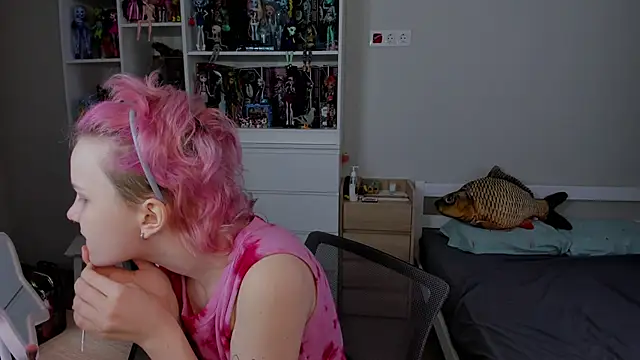 Snapshot of School_Love chatting on 01-08-26, 07:10 School Love online show from 01-08-26, 07:10