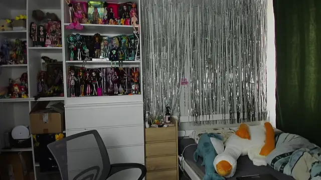 School Love online show from 04-05-26, 07:05