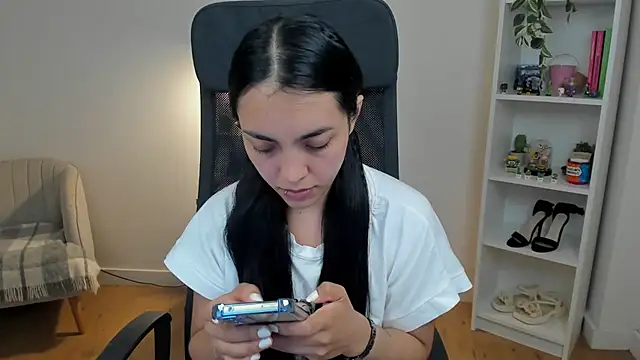  BellaEvans  online show from 06-05-26, 04:52