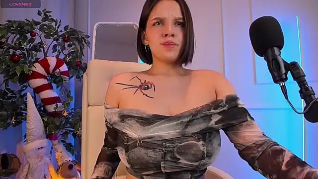 Snapshot of AdalynGlows chatting on 12-25-24, 12:58 AdalynGlows online show from 12-25-24, 12:58