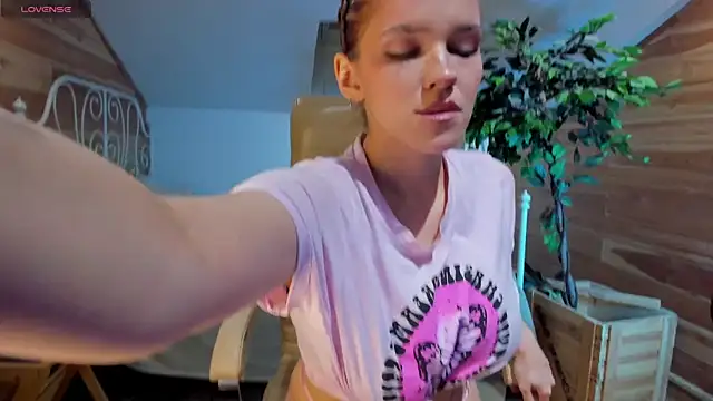 AdalynGlows online show from 04-04-26, 11:18