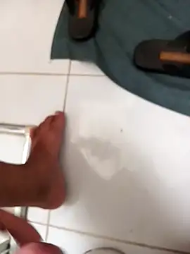 Snapshot of lobomisterioso13 chatting on 12-19-24, 06:01 lobomisterioso13 online show from 12-19-24, 06:01