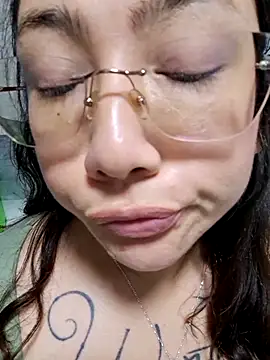 Mia Ruiz online show from 10-30-25, 02:13