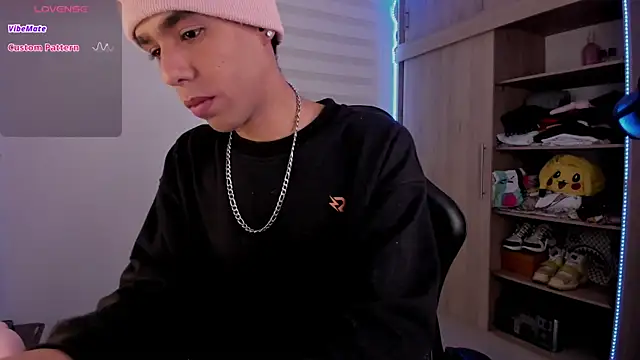 aldrinwhite online show from 02-05-25, 01:00