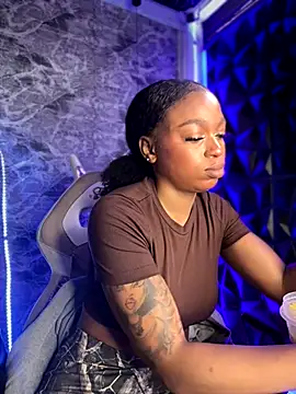 Melany Williams online show from 11-17-25, 01:17