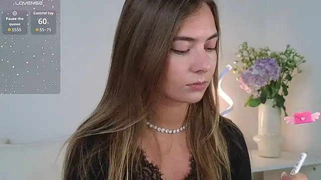 chloi hes online show from 10-11-25, 09:08