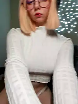 Snapshot of DanaWard chatting on 12-22-24, 08:03 DanaWard online show from 12-22-24, 08:03