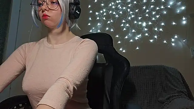 Snapshot of DanaWard chatting on 12-24-24, 09:55 DanaWard online show from 12-24-24, 09:55