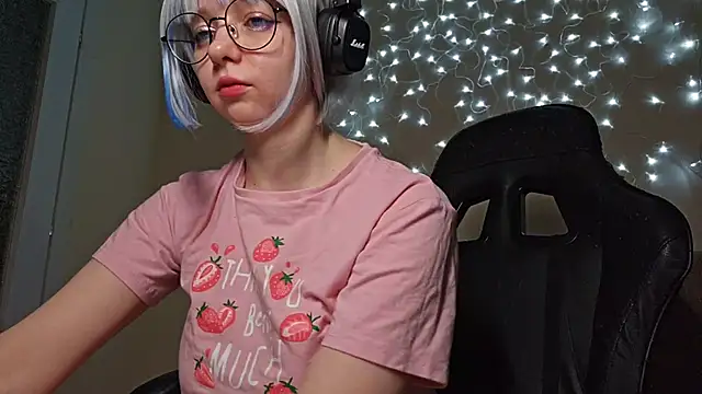 Snapshot of DanaWard chatting on 01-11-25, 08:43 DanaWard online show from 01-11-25, 08:43