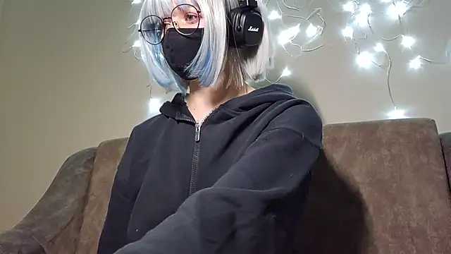 Snapshot of DanaWard chatting on 09-15-25, 08:42 DanaWard online show from 09-15-25, 08:42