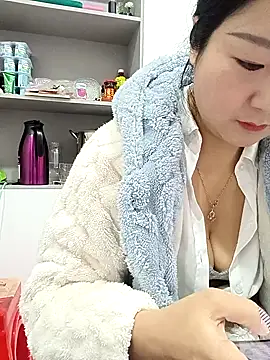 Snapshot of AHL756 chatting on 02-26-25, 05:53 AHL756 online show from 02-26-25, 05:53