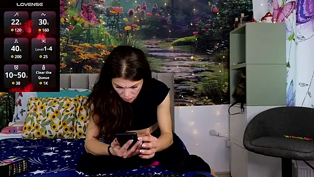 Snapshot of MadameDeFeu chatting on 12-03-24, 09:00 MadameDeFeu online show from 12-03-24, 09:00