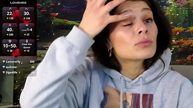 Snapshot of MadameDeFeu chatting on 12-12-24, 12:22 MadameDeFeu online show from 12-12-24, 12:22