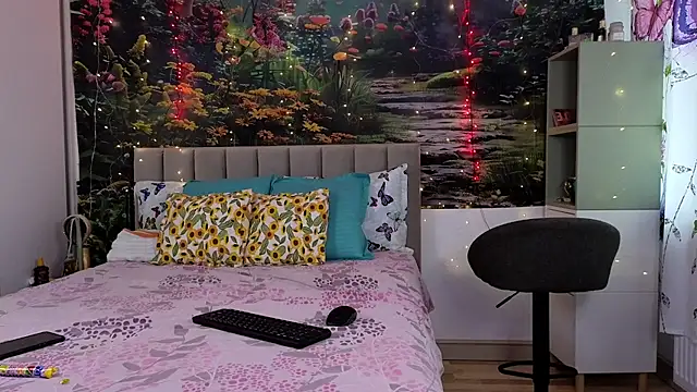 Snapshot of MadameDeFeu chatting on 01-06-25, 07:20 MadameDeFeu online show from 01-06-25, 07:20