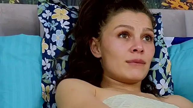 Snapshot of MadameDeFeu chatting on 01-15-25, 11:00 MadameDeFeu online show from 01-15-25, 11:00