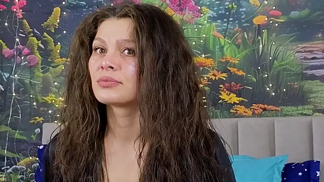 Snapshot of MadameDeFeu chatting on 02-11-25, 09:09 MadameDeFeu online show from 02-11-25, 09:09