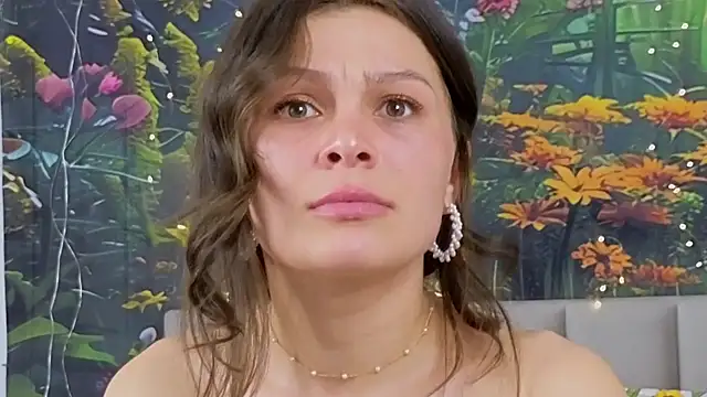 Snapshot of MadameDeFeu chatting on 02-14-25, 12:14 MadameDeFeu online show from 02-14-25, 12:14