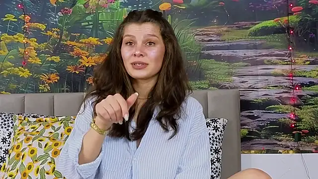 Snapshot of MadameDeFeu chatting on 02-20-25, 08:28 MadameDeFeu online show from 02-20-25, 08:28