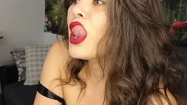 Snapshot of MadameDeFeu chatting on 09-17-25, 10:39 MadameDeFeu online show from 09-17-25, 10:39