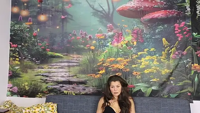 Snapshot of MadameDeFeu chatting on 10-15-25, 11:10 MadameDeFeu online show from 10-15-25, 11:10