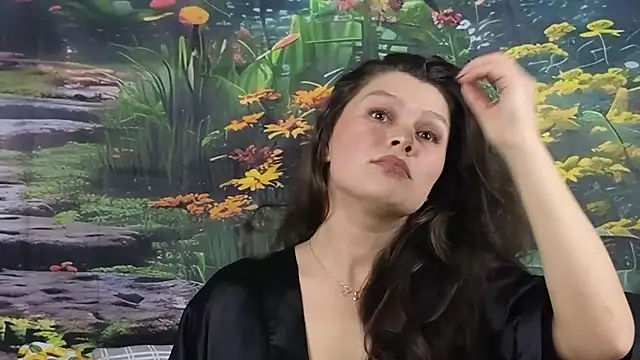 Snapshot of MadameDeFeu chatting on 10-23-25, 12:48 MadameDeFeu online show from 10-23-25, 12:48