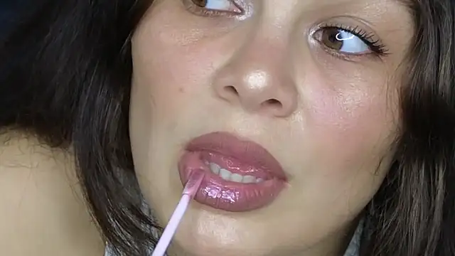 Snapshot of MadameDeFeu chatting on 11-05-25, 01:33 MadameDeFeu online show from 11-05-25, 01:33