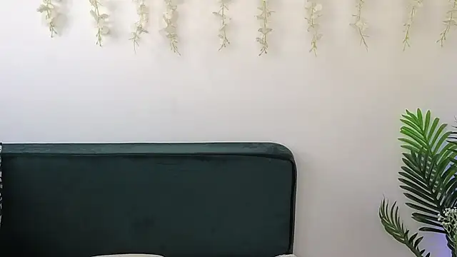 Snapshot of MadameDeFeu chatting on 04-29-26, 06:06 MadameDeFeu online show from 04-29-26, 06:06